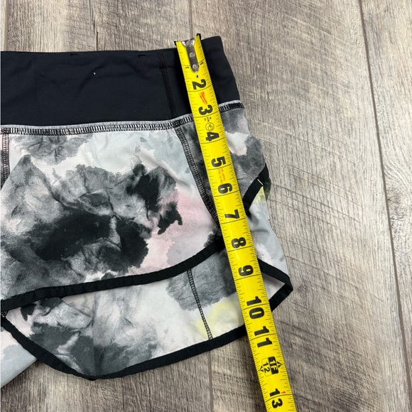 Lululemon Speed Shorts‎ - Picture 15 of 16